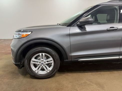 Used 2023 Ford Explorer XLT AWD/4WD image 38