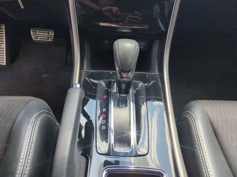 Used 2017 Honda Accord Sport image 14