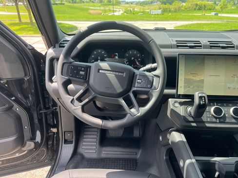 New 2026 Land Rover Defender 110 S AWD/4WD image 13