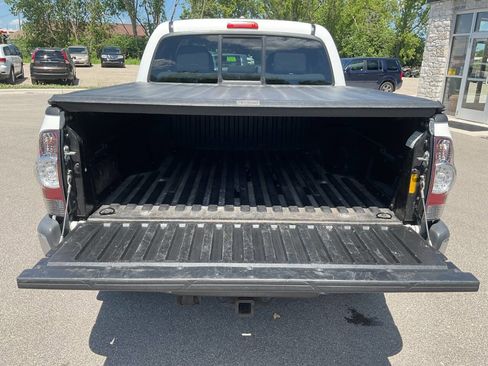 Used 2014 Toyota Tacoma 4x4 Double Cab w/ SR5 Package image 32