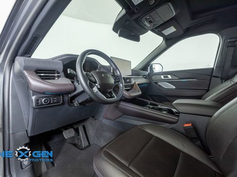 Used 2025 Ford Explorer Platinum w/ LUX Leather Package AWD/4WD image 10