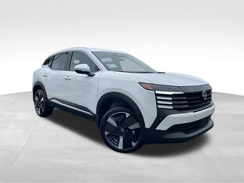 New 2025 Nissan Kicks SR image 2