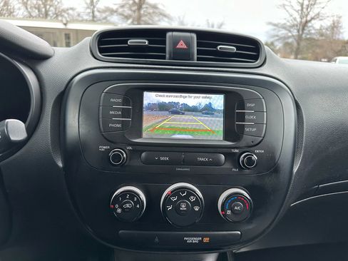 Used 2019 Kia Soul image 33