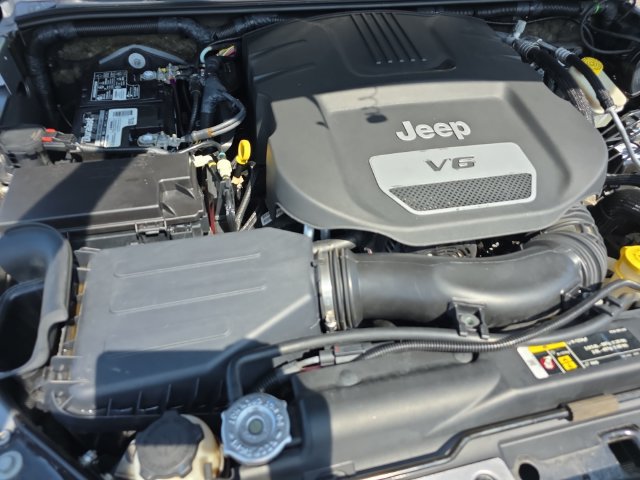 Used 2017 Jeep Wrangler Sahara w/ Connectivity Group AWD/4WD image 29