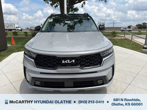 Used 2022 Kia Sorento EX w/ Panoramic Sunroof Package FWD image 12