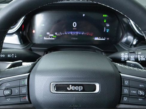 Used 2023 Jeep Grand Cherokee 4WD 4xe w/ Luxury Tech Group II image 17