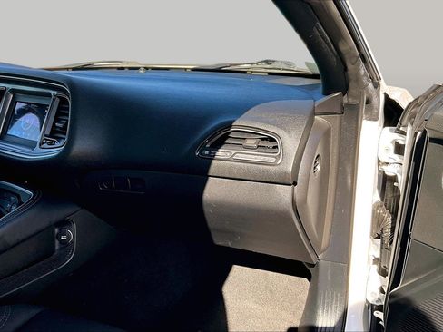 Used 2021 Dodge Challenger SXT image 15