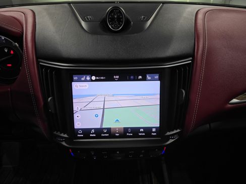 Used 2021 Maserati Levante GranLusso AWD/4WD image 17