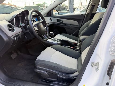 Used 2011 Chevrolet Cruze LS image 24