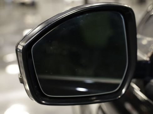 Used 2019 Land Rover Discovery Sport HSE image 32