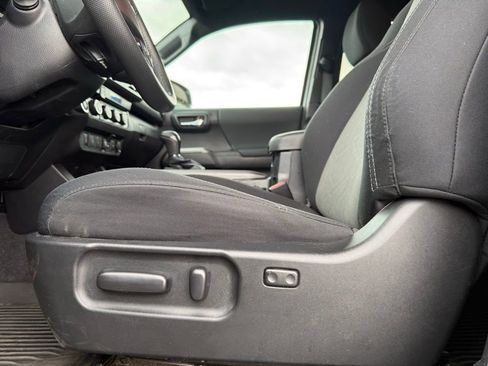 Used 2021 Toyota Tacoma TRD Sport w/ Technology Package image 9