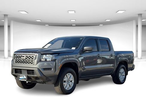 Used 2022 Nissan Frontier SV image 2