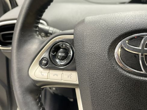 Used 2018 Toyota Prius Prime Advanced image 19