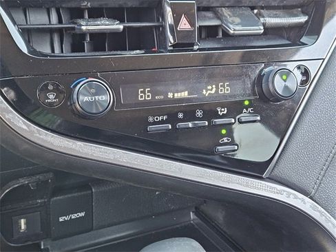 Used 2023 Toyota Camry SE image 19