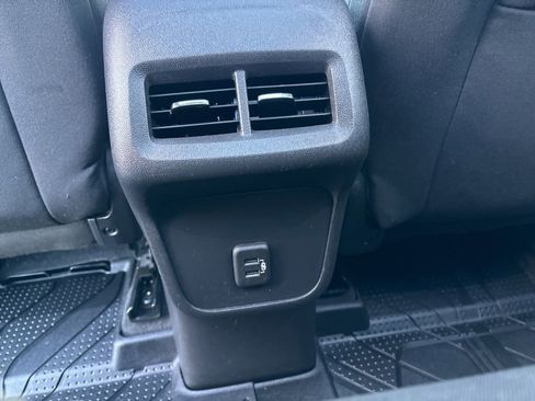 Used 2021 Chevrolet Equinox LT image 21