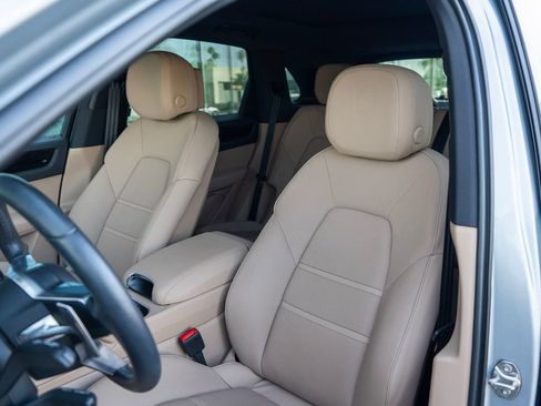 Used 2023 Porsche Cayenne AWD/4WD image 4