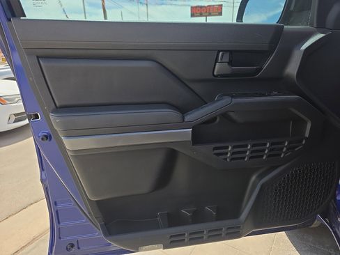 Used 2025 Toyota Tacoma SR5 AWD/4WD image 8
