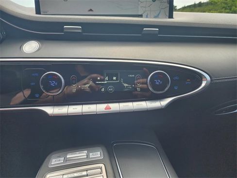 Used 2024 Genesis GV70 2.5T w/ Advanced Package image 20