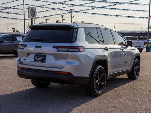 Used 2023 Jeep Grand Cherokee L Altitude image 7