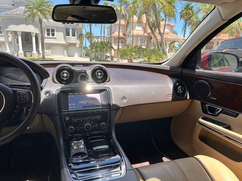 Used 2014 Jaguar XJ L Portfolio RWD image 11