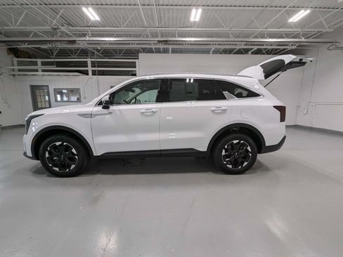 Used 2025 Kia Sorento S AWD/4WD image 12