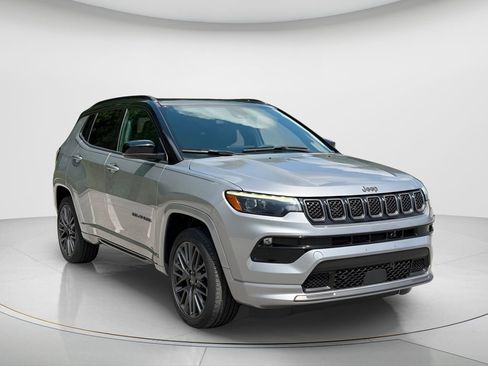 Used 2023 Jeep Compass High Altitude AWD/4WD image 3