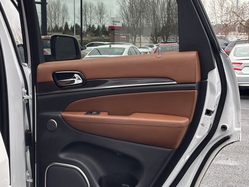 Used 2020 Jeep Grand Cherokee Overland image 15