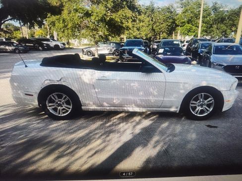 Used 2013 Ford Mustang Convertible image 5
