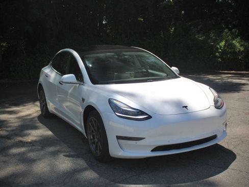 Used 2020 Tesla Model 3 Standard Range RWD image 1
