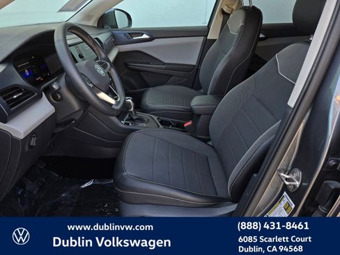 Used 2023 Volkswagen Taos SE w/ Panoramic Sunroof Package FWD image 16