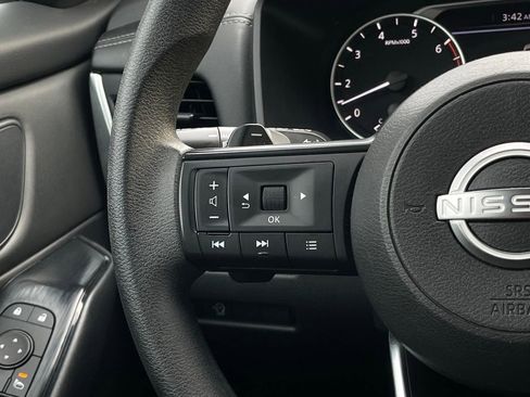 Used 2024 Nissan Rogue S FWD image 13
