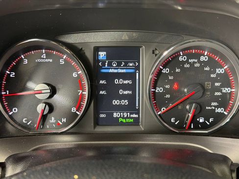 Used 2018 Toyota RAV4 SE w/ Advanced Technology Package FWD image 28