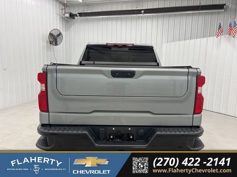 Used 2023 Chevrolet Silverado 1500 ZR2 w/ Technology Package AWD/4WD image 4