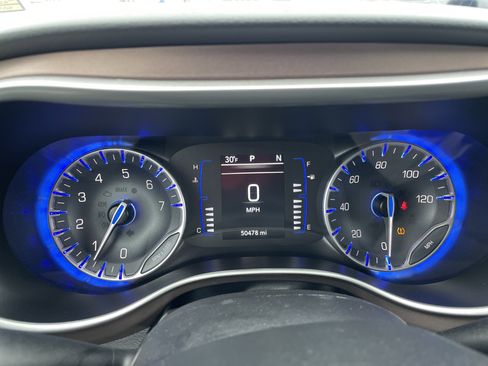 Used 2024 Chrysler Voyager LX image 11