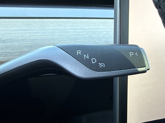 Used 2024 Tesla Model Y Long Range AWD/4WD image 17