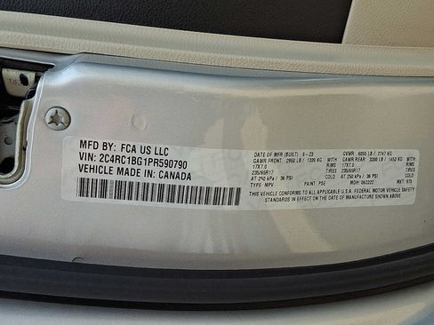 Certified 2023 Chrysler Pacifica Touring-L FWD image 30