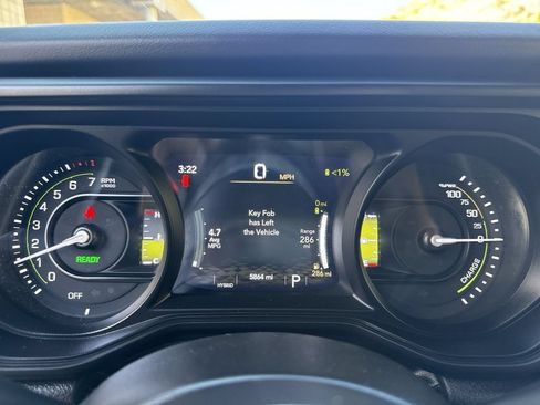 Used 2024 Jeep Wrangler Unlimited Sahara AWD/4WD image 12