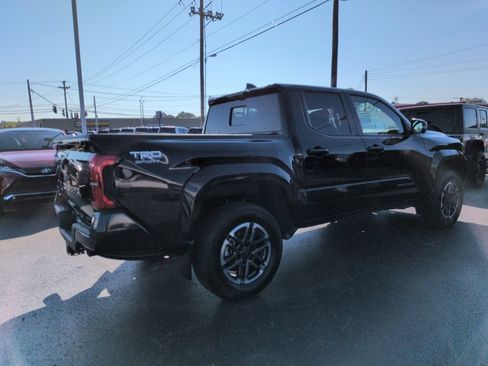 Used 2024 Toyota Tacoma TRD Sport w/ TRD Sport Premium Package AWD/4WD image 5