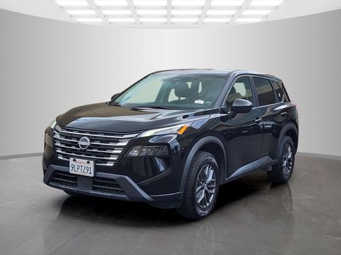 Used 2024 Nissan Rogue S FWD image 3