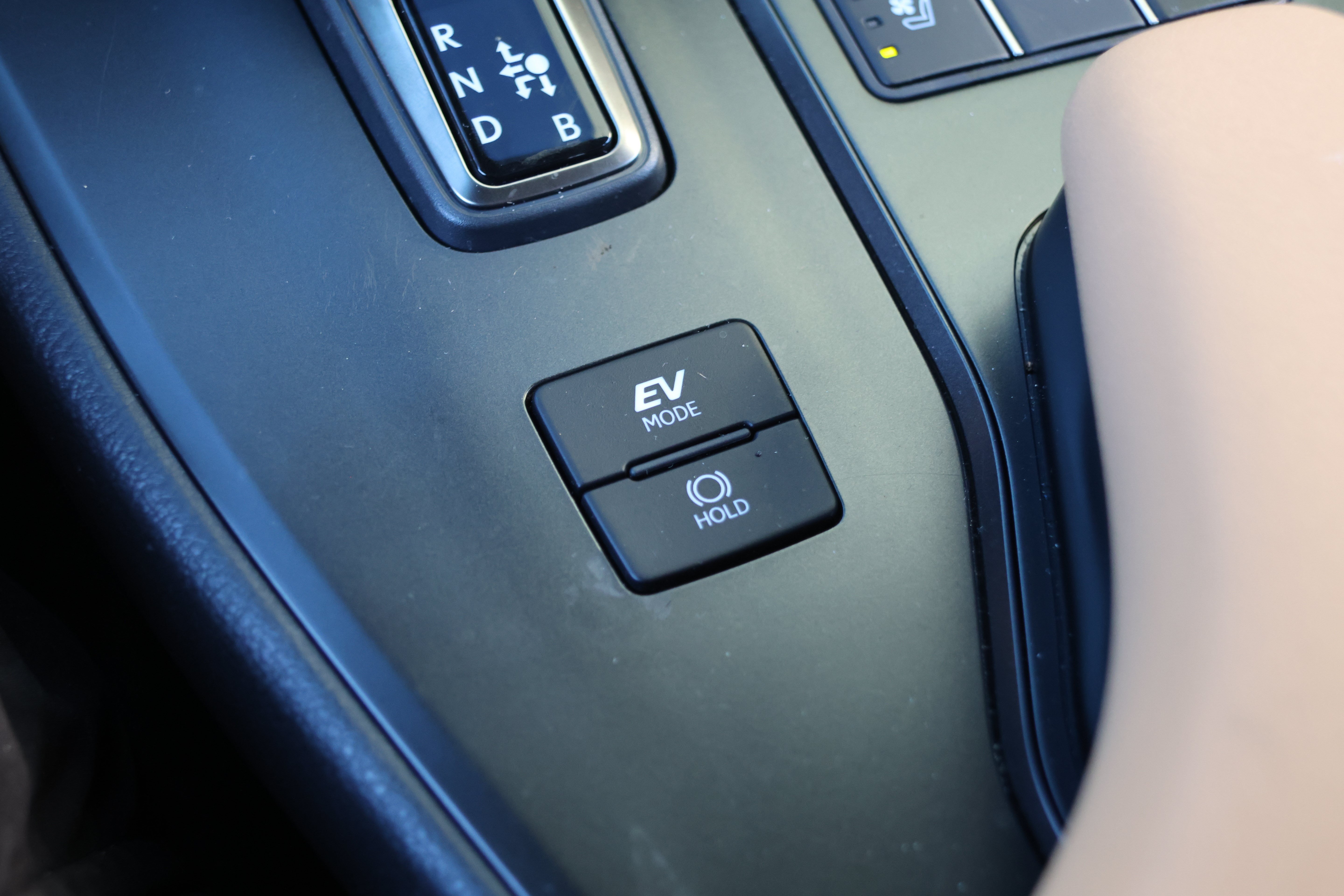 Used 2025 Lexus UX 300h FWD w/ Accessory Package (Z1) image 26