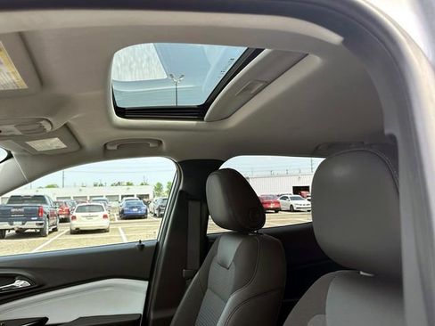 Certified 2024 Chevrolet Trax LT w/ Sunroof Package FWD image 21