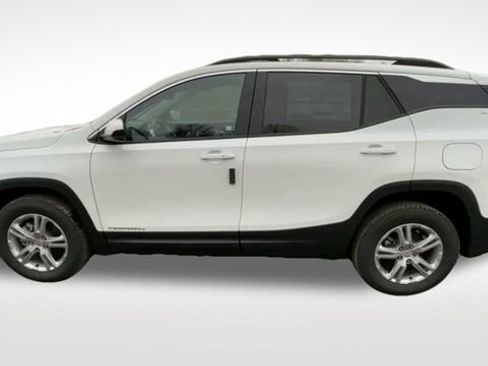 Used 2023 GMC Terrain SLE w/ Driver Convenience Package image 5