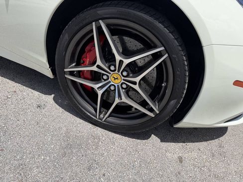 Used 2015 Ferrari California T RWD image 20