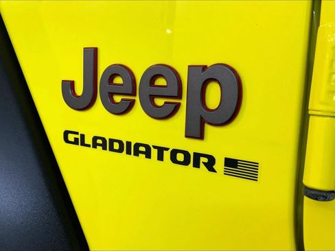 Used 2023 Jeep Gladiator Rubicon w/ Cold Weather Group AWD/4WD image 9