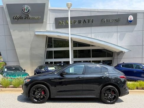 Used 2023 Alfa Romeo Stelvio Veloce AWD/4WD image 7