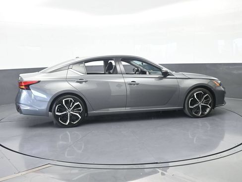 Used 2024 Nissan Altima 2.5 SR FWD image 7