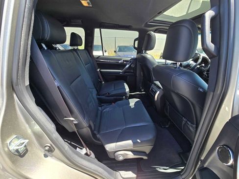 Used 2023 Lexus GX 460 Luxury w/ Sport Design Package AWD/4WD image 12