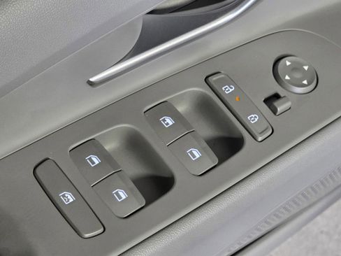 Certified 2025 Hyundai Elantra SE image 21