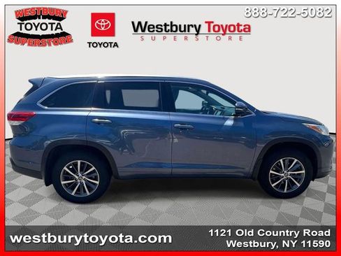Used 2017 Toyota Highlander XLE AWD/4WD image 6