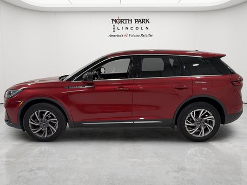Used 2023 Lincoln Corsair FWD image 2